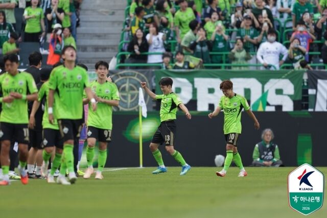 '강상윤 극장골' 전북은 포항 3-2 제압, 3위 점프...대전, 울산에 4-1 완승→안양도 광주에 5-2 대승! 용인 창단 '첫 승'